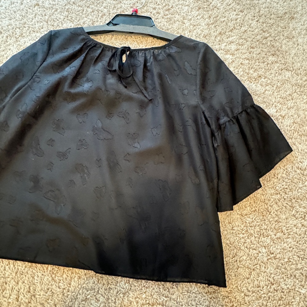 Madewell Black Butterfly Print
Jacquard Ruffle Blouse Size M - Picture 4 of 12